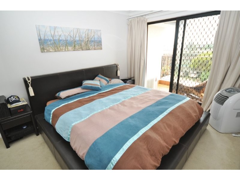 11/12 Canal Avenue, Runaway Bay QLD 4216