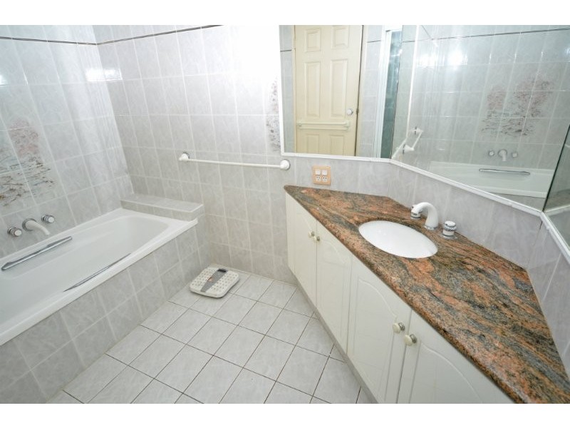 11/12 Canal Avenue, Runaway Bay QLD 4216