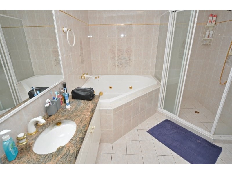 11/12 Canal Avenue, Runaway Bay QLD 4216