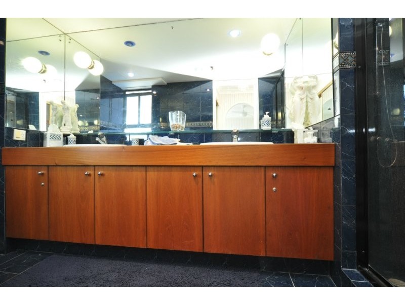 122/17 Bayview Street, Runaway Bay QLD 4216