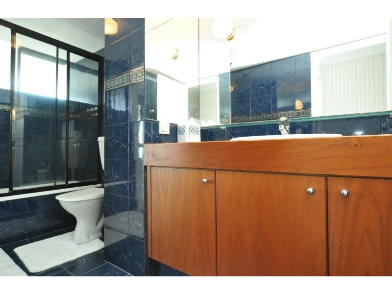 122/17 Bayview Street, Runaway Bay QLD 4216
