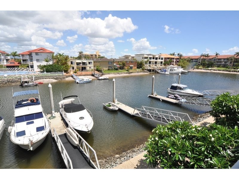 6/16-18 Canal Avenue, Runaway Bay QLD 4216