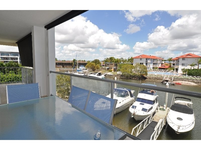 6/16-18 Canal Avenue, Runaway Bay QLD 4216