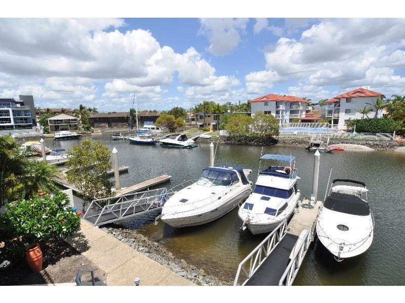 6/16-18 Canal Avenue, Runaway Bay QLD 4216