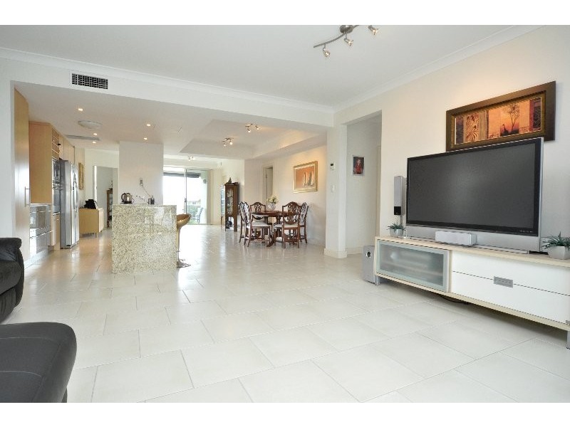 6/16-18 Canal Avenue, Runaway Bay QLD 4216