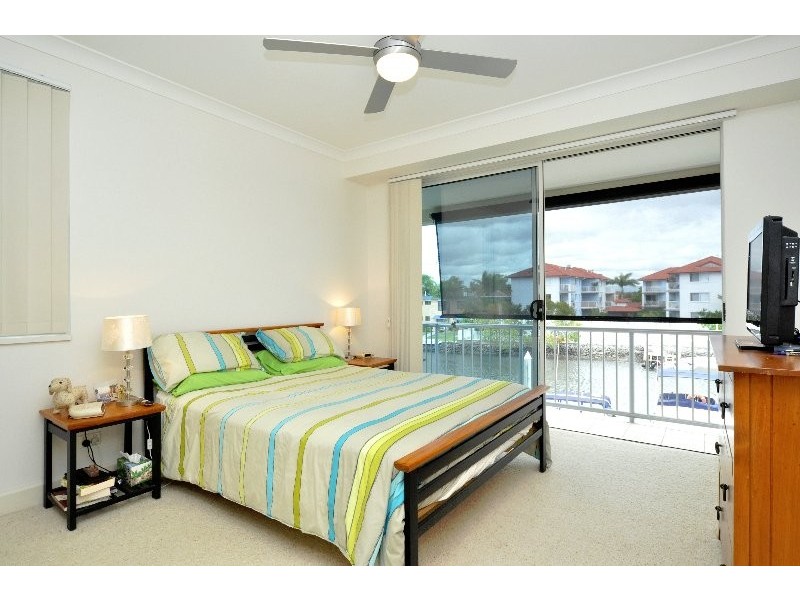 6/16-18 Canal Avenue, Runaway Bay QLD 4216