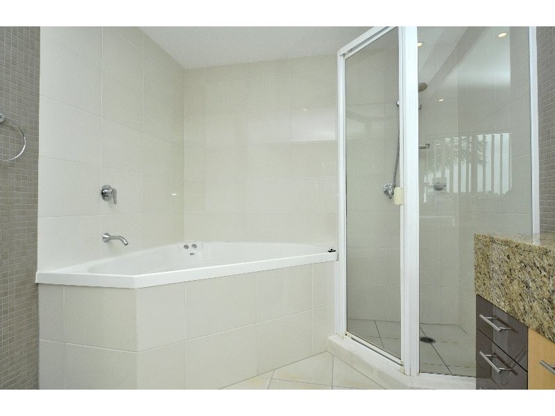 6/16-18 Canal Avenue, Runaway Bay QLD 4216