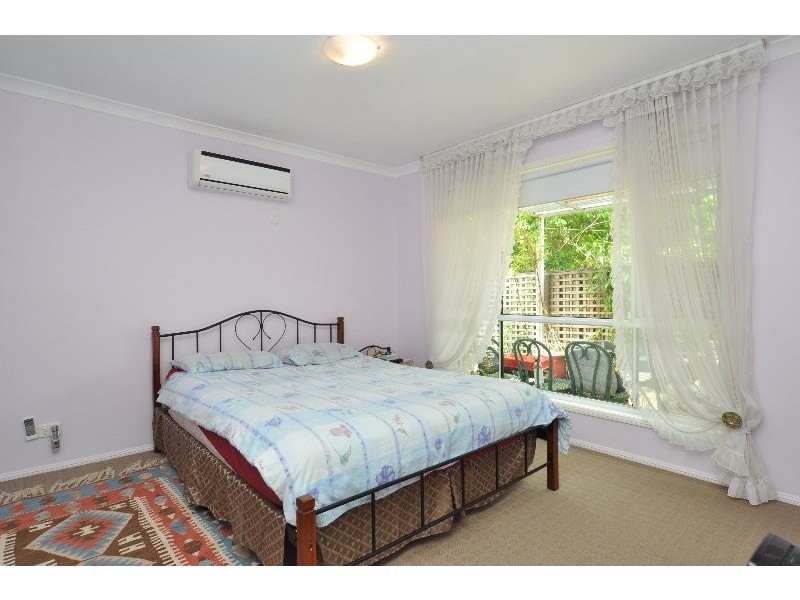16 Madasin Close, Arundel QLD 4214