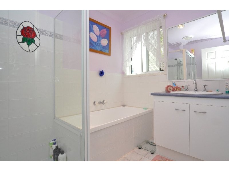 16 Madasin Close, Arundel QLD 4214