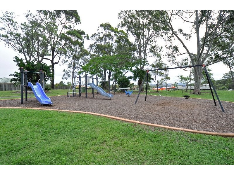 16 Madasin Close, Arundel QLD 4214