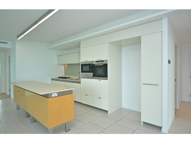 28702 Ephraim Island, Paradise Point QLD 4216