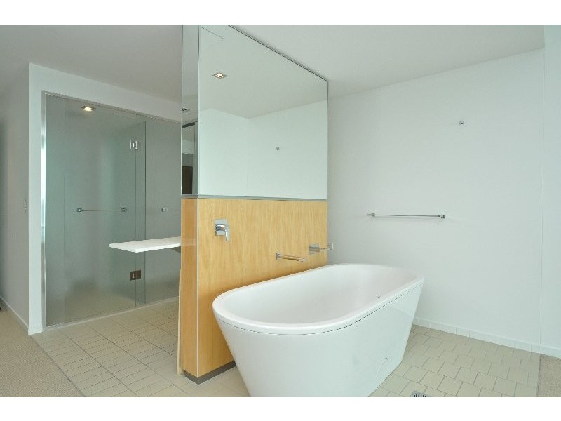 28702 Ephraim Island, Paradise Point QLD 4216