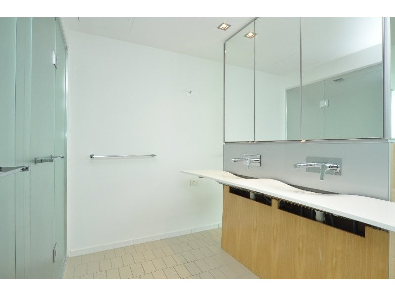 28702 Ephraim Island, Paradise Point QLD 4216