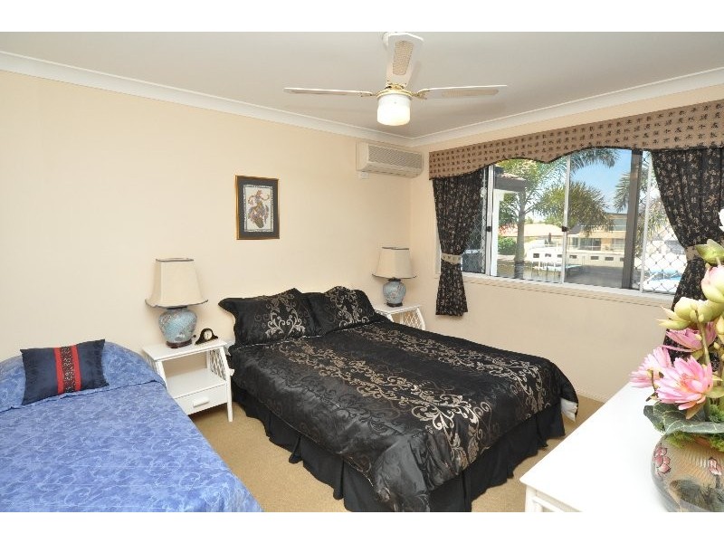 442 Oxley Drive, Runaway Bay QLD 4216