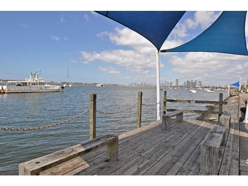 8/6 Broad Street, Labrador QLD 4215