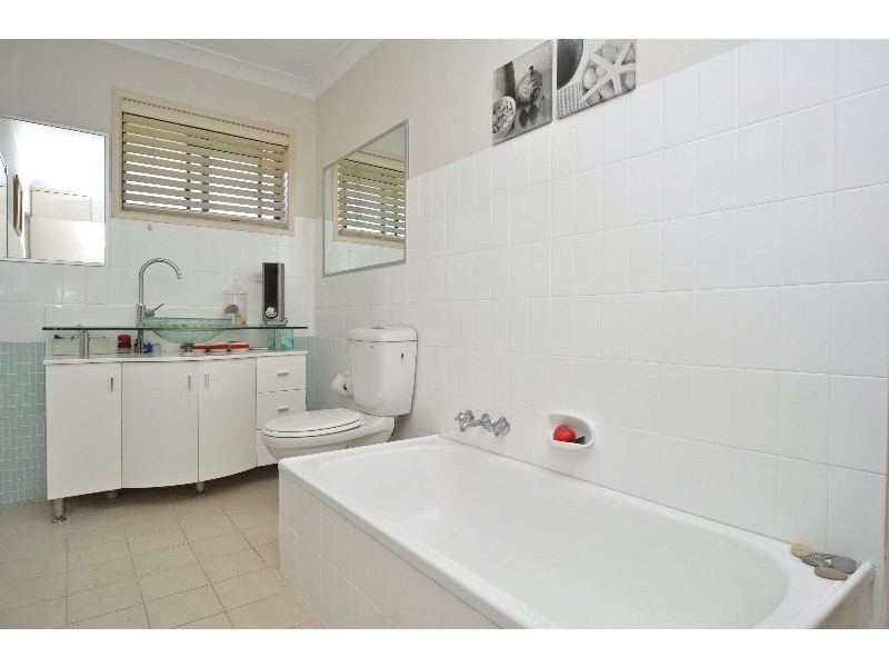 8/6 Broad Street, Labrador QLD 4215