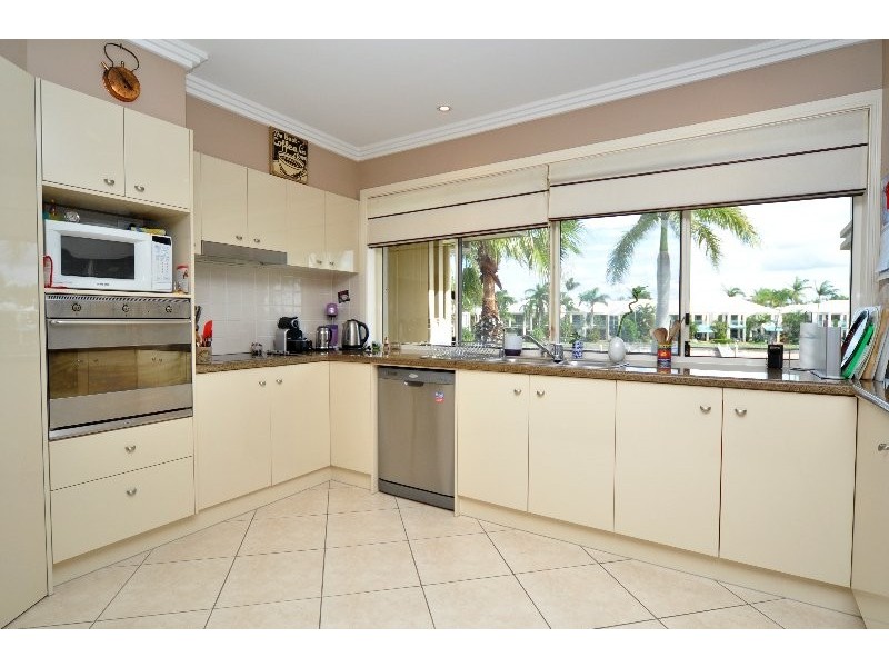 44/76 Bayview Street, Runaway Bay QLD 4216