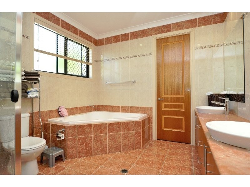 3 Biscay Way, Coombabah QLD 4216