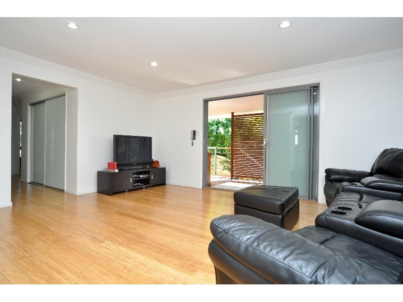 54 Hollywell Road, Biggera Waters QLD 4216