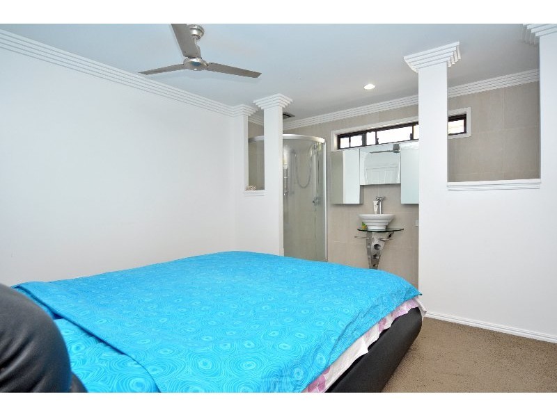 54 Hollywell Road, Biggera Waters QLD 4216