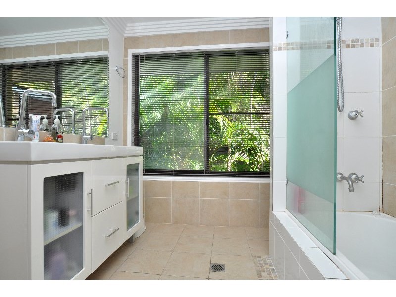 54 Hollywell Road, Biggera Waters QLD 4216