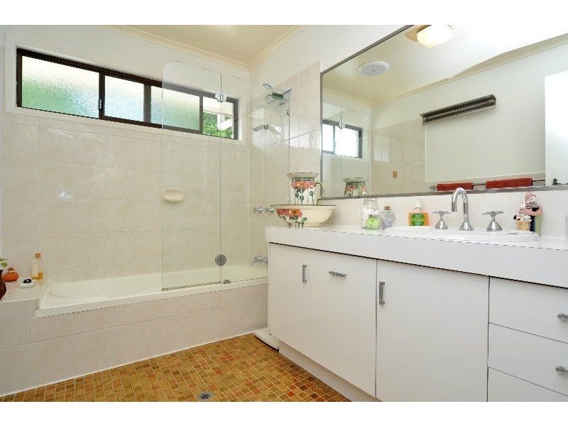 9 Clifton Street, Biggera Waters QLD 4216