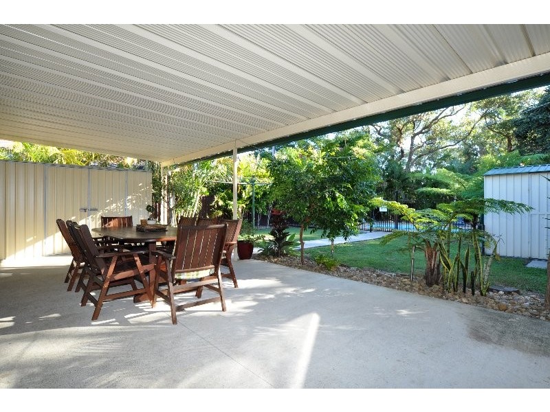 8 Ashgrove Avenue, Runaway Bay QLD 4216