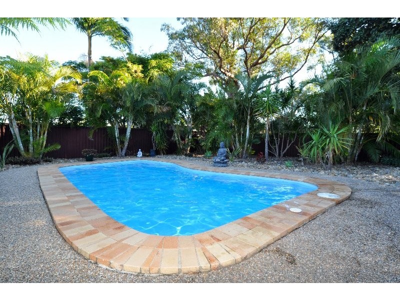 8 Ashgrove Avenue, Runaway Bay QLD 4216