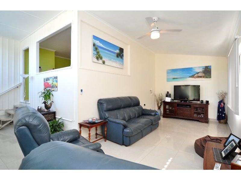 8 Ashgrove Avenue, Runaway Bay QLD 4216