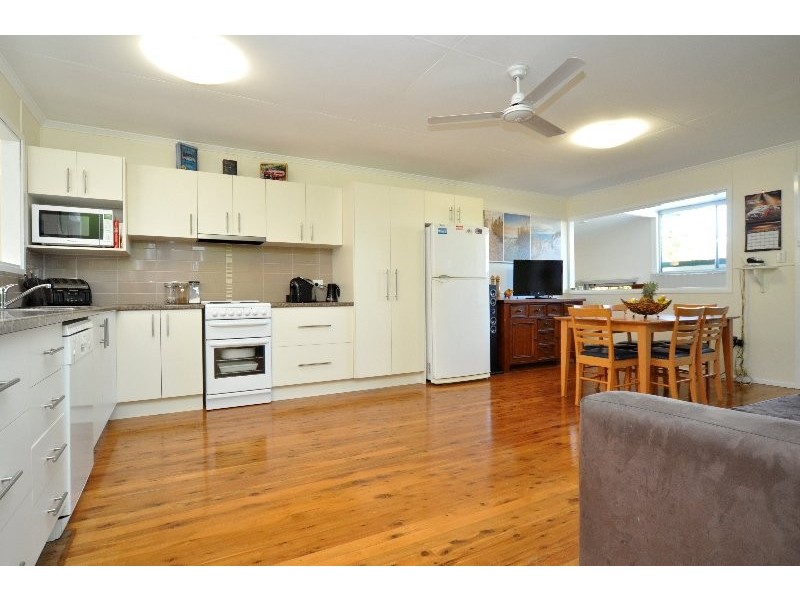 8 Ashgrove Avenue, Runaway Bay QLD 4216