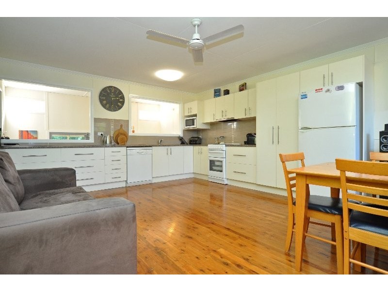 8 Ashgrove Avenue, Runaway Bay QLD 4216