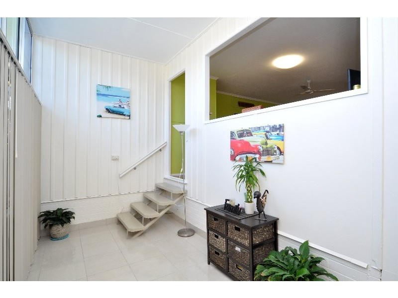 8 Ashgrove Avenue, Runaway Bay QLD 4216