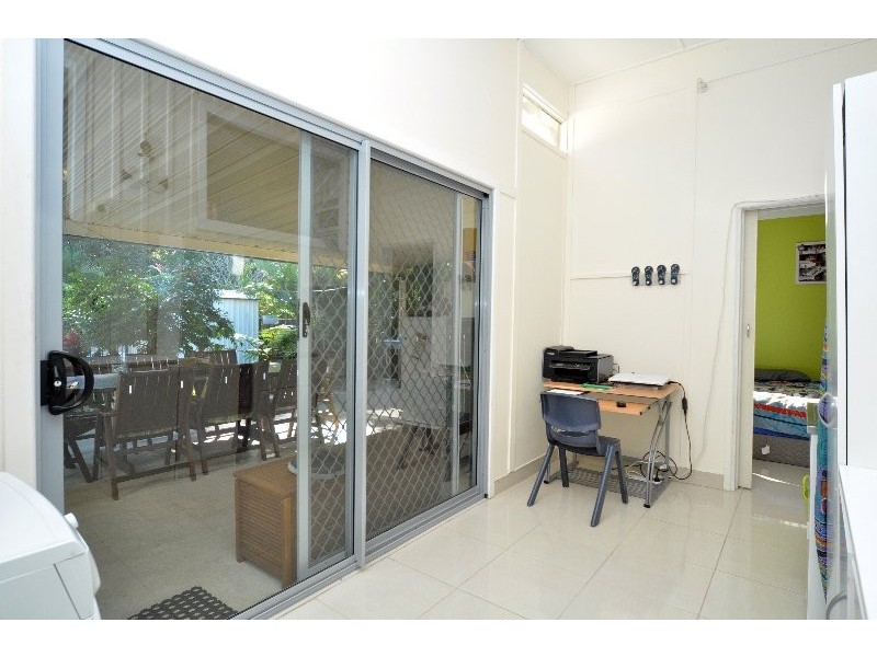 8 Ashgrove Avenue, Runaway Bay QLD 4216