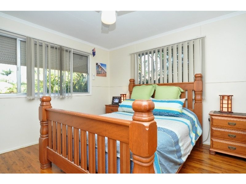 8 Ashgrove Avenue, Runaway Bay QLD 4216