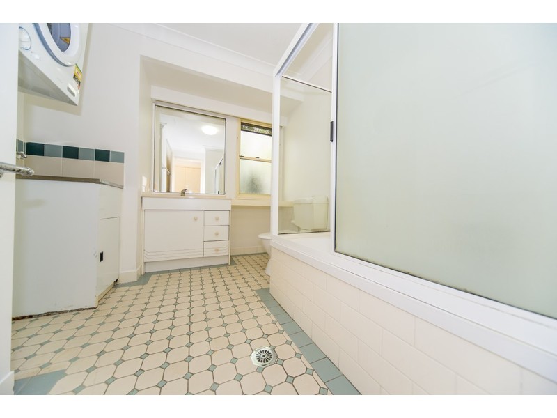 4/125 Hansford Road, Coombabah QLD 4216
