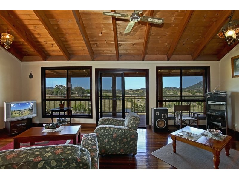 18 Pine Tree Drive, Lake Macdonald QLD 4563