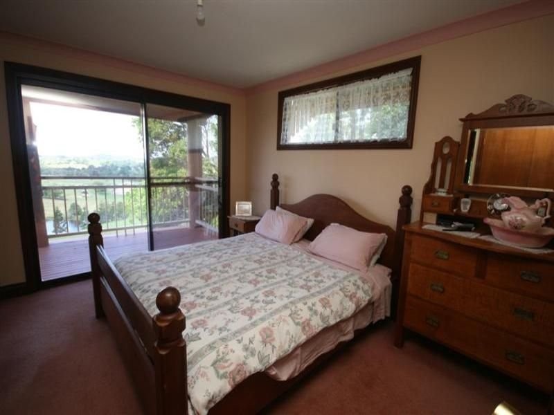 18 Pine Tree Drive, Lake Macdonald QLD 4563