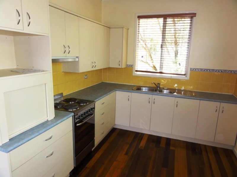 29 Russell Avenue, Norman Park QLD 4170