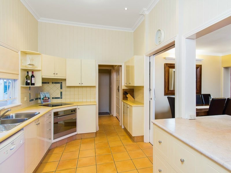 61 Halland Tce, Camp Hill QLD 4152