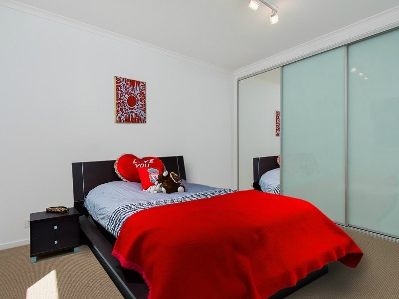 4/22 Redfern Street, Woolloongabba QLD 4102