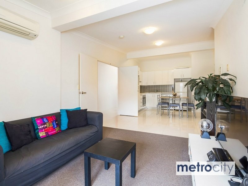 28/108 Nicholson Tce, Greenslopes QLD 4120