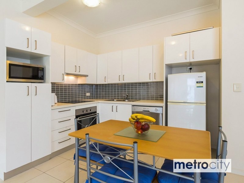 28/108 Nicholson Tce, Greenslopes QLD 4120