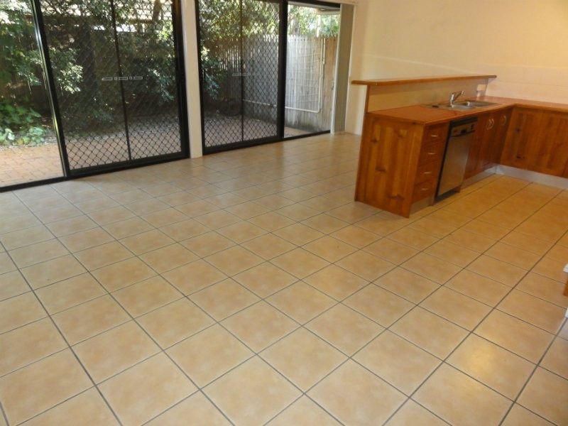 2/270 Riding Road, Balmoral QLD 4171