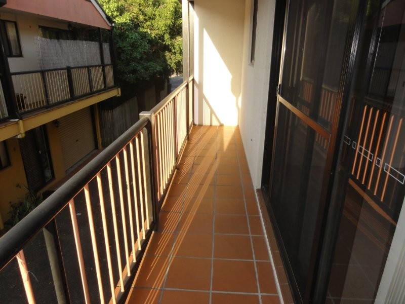 2/270 Riding Road, Balmoral QLD 4171