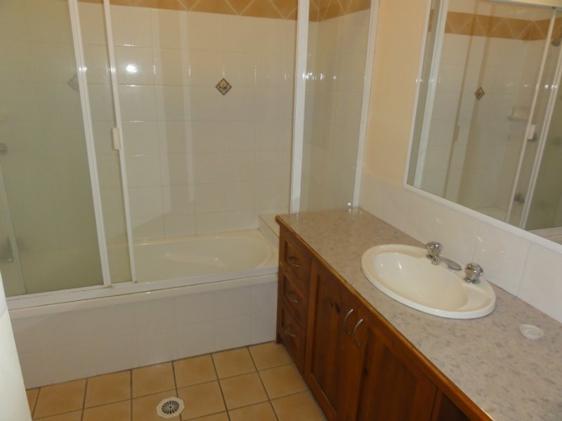 2/270 Riding Road, Balmoral QLD 4171