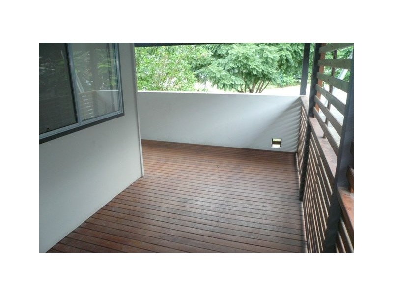 2/80 Clarence Road, Indooroopilly QLD 4068