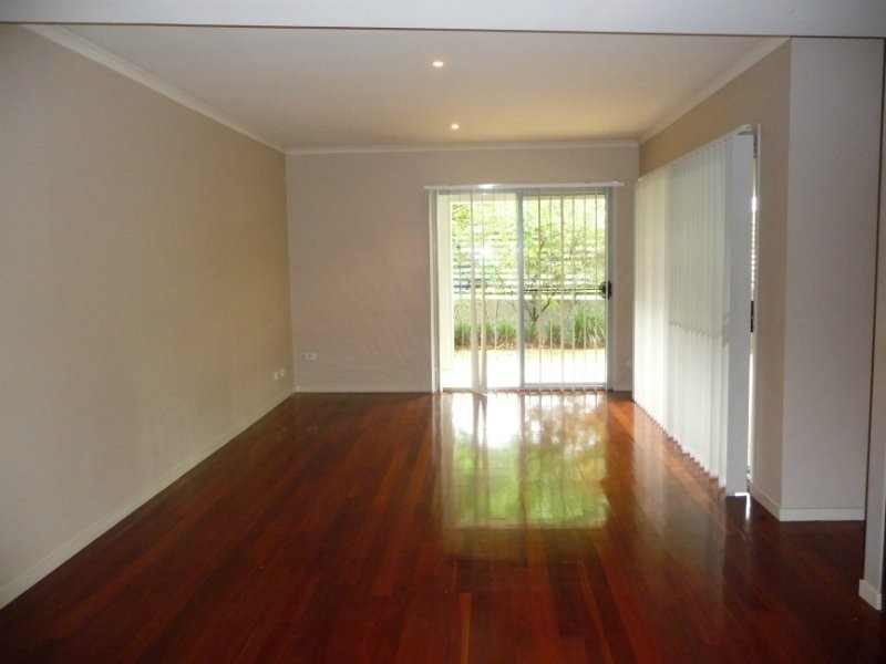 2/80 Clarence Road, Indooroopilly QLD 4068