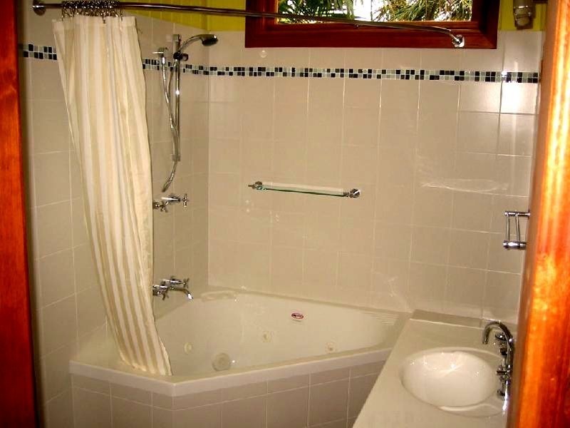 9 Winchester Street, Hamilton QLD 4007