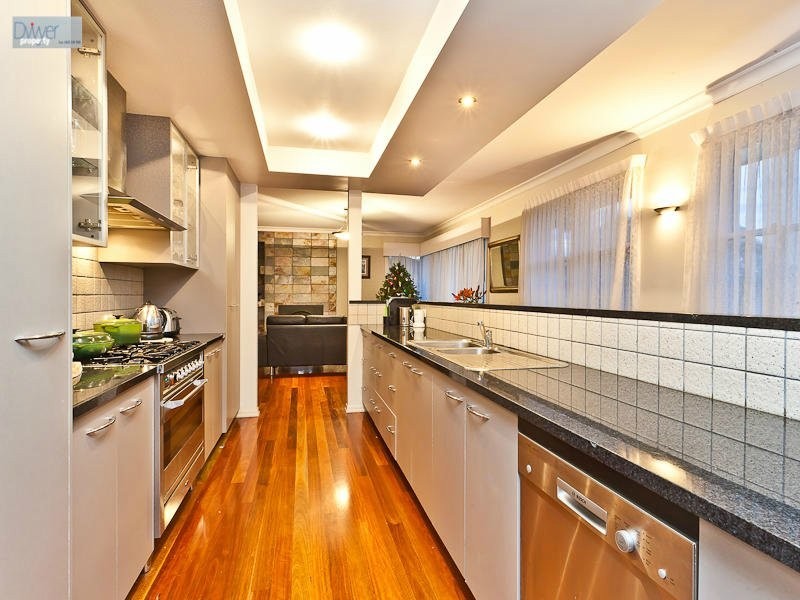 68 Wylie Avenue, Coorparoo QLD 4151