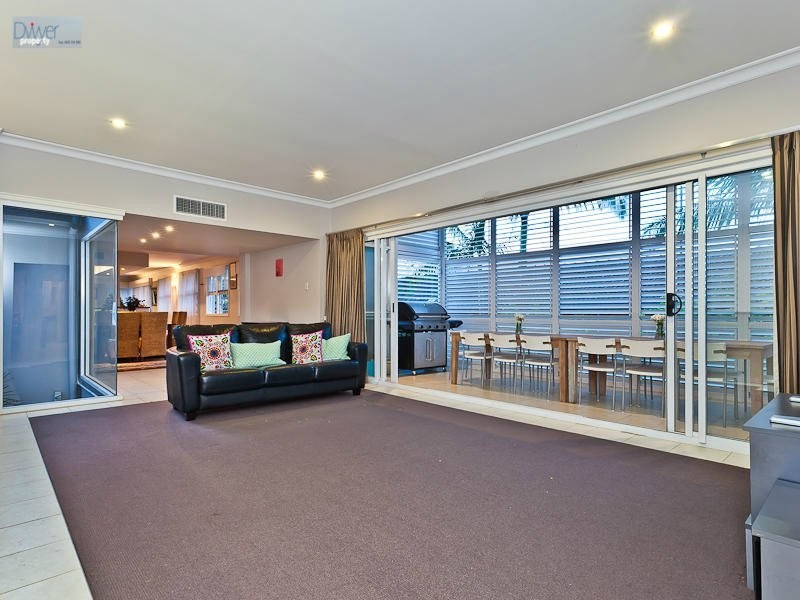 68 Wylie Avenue, Coorparoo QLD 4151